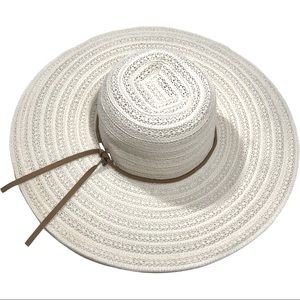 👒 Perfect Summer Hat! wide brim cream lace